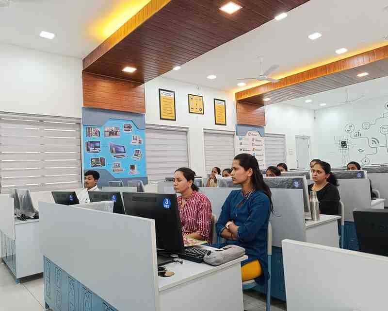 Staff Training on AIML in Vyankateshwara English Medium School Kabnoor 